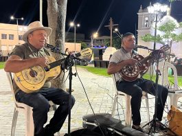 Cantoria de viola reúne poesia, música e tradição nordestina em Pombal